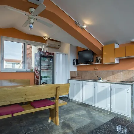 Alduk Apartment *